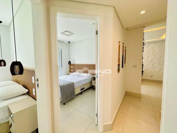 Imagem Aluguel anual na Riviera, Apartamento Pé na Areia, com 3 dormitórios 1 suíte, com 90m² de área útil, 2 vagas de garagem