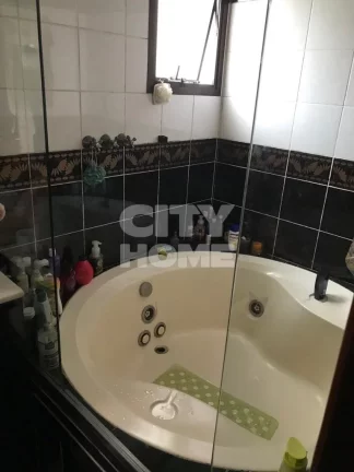 Imagem Lindo apartamento com piscina, andar alto, hall privativo, segurança e privacidade com portaria 24h...