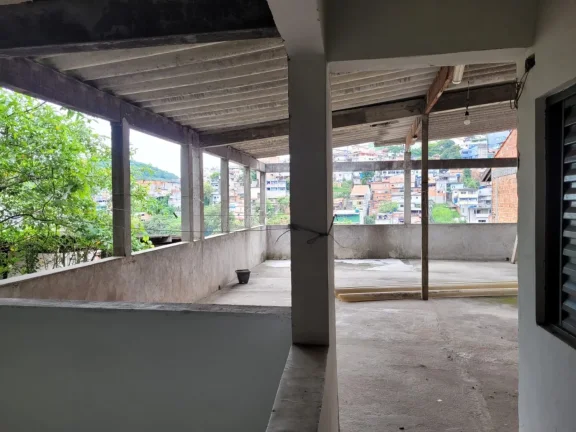 Imagem Casa em uma rua tranquila na Zona Norte - 100M² de área construída, 4 Dorms, 2 Vagas, Cozinha Ampla.