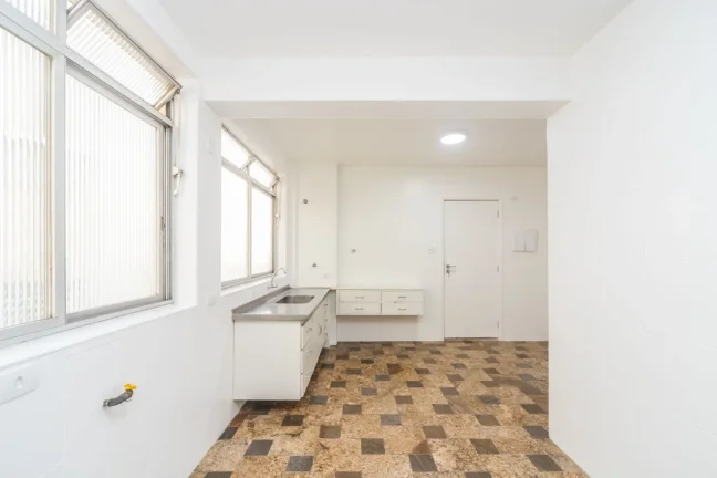 Imagem Apartamento 145M² Reformado, 3Q, 1 Suíte, 2 Banheiros, 1 Vaga, Sol da Manhã, Portaria 24h, Playground.