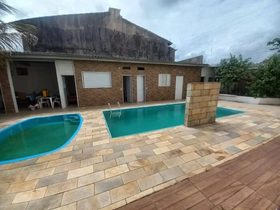 Imagem Casa Térrea com 2 Piscina em Bairro Residencial - Peruíbe