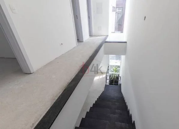 Imagem Casa alto padrão em condomínio fechado à venda.