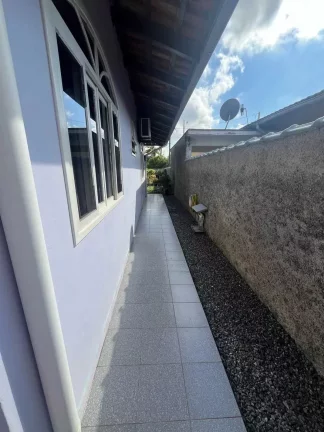 Imagem Casa com 3 dormitórios e 4 vagas sendo 2 cobertas - Floresta | Joinville/SC