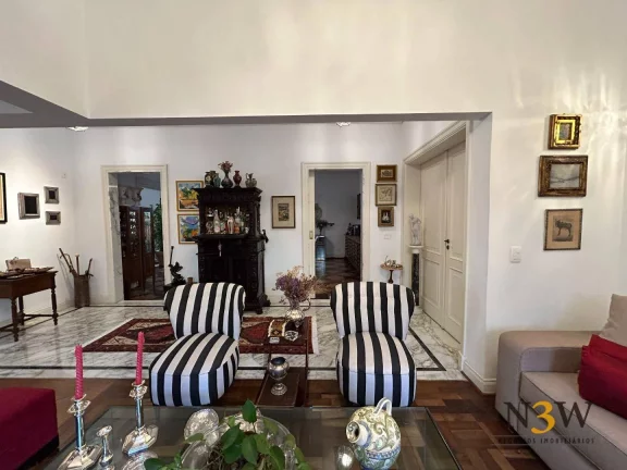 Imagem Casa à venda no Pacaembu São Paulo SP com 455m² de área construída, 5 dormitórios (4 suítes) e 6 vagas de garagem