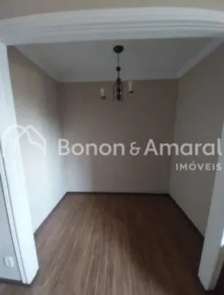 Imagem Amplo living para 2 ambientes com piso laminado, 2 dormitórios ricos em armários, sendo 1 suíte, ...
