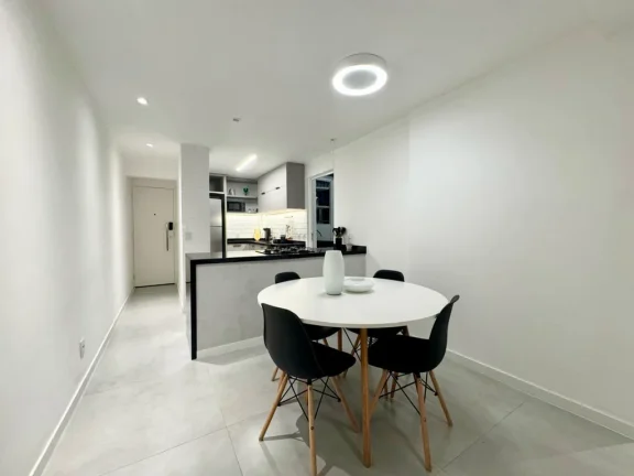 Imagem Imperdível: Apartamento à venda no Leblon, Rio de Janeiro - 2 quartos, 1 suíte, 1 sala, 2 banheiros, 70m² de área!