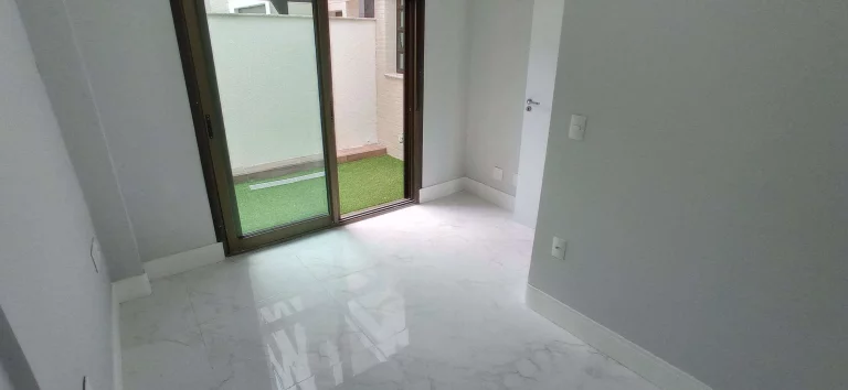 Imagem Apartamento à venda, 3 dormitórios (2 suítes), jacuzzi terraço com vista mar, 2 vagas, 170m2 privativos e 219m2 total. Agronômica, Florianópolis, SC