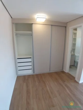 Imagem Charmoso apartamento na melhor localização da Granja Viana