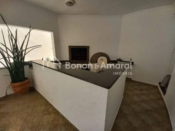 Imagem OPORTUNIDADE! 
Casa de alto padrão, bem situada no condomínio, em rua de pouco tráfego, ambientes...