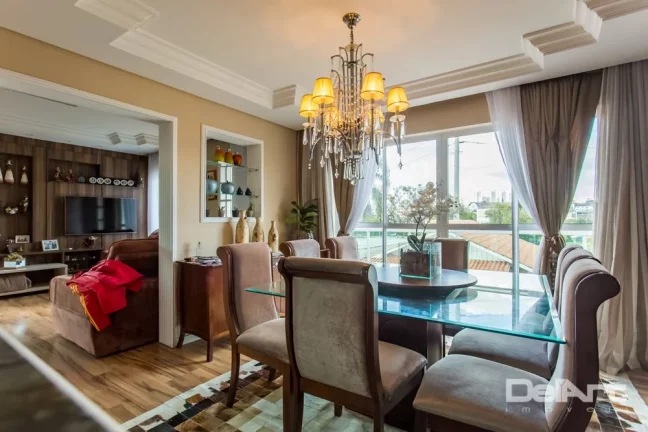 Imagem Casa Residêncial em estilo Neoclássico - Bairro Rebouças - 432,00m2 - R$ 1.800.000,00