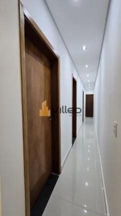 Imagem Destaques do imóvel:

-  03 dormitórios amplos (sendo 01 suíte)

-  Sala de estar com sanca em LE...