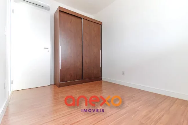 Imagem Apartamento para locação em Blumenau com 1 dormitório e área de lazer, no Edifício Punta Carena.