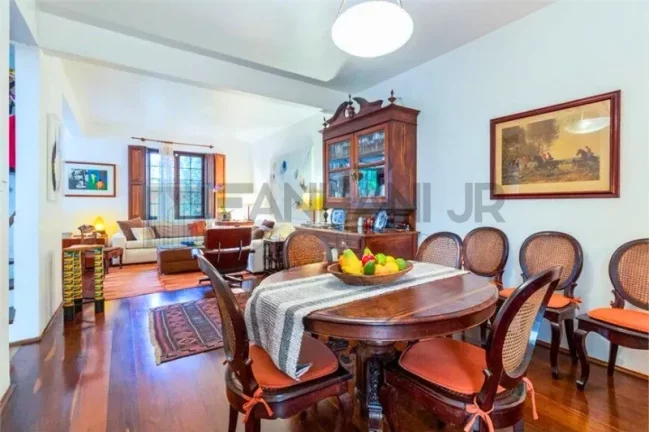 Imagem Imperdível: Casa à venda ou locação em São Paulo-SP, Jardim América! 2 quartos, 1 suíte, 3 salas, 3 banheiros, 2 vagas, 200m².