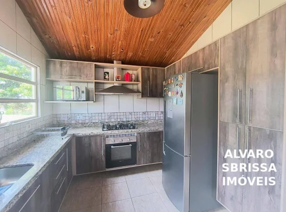 Imagem Chácara com 24 000m2 2 casas 2 barracões e piscina à venda próximo ao Pesqueiro do Tio Oscar em Itu SP Perfeita para morar ou alugar para Airbnb