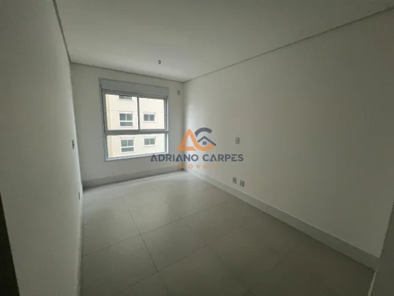 Imagem Summer Home Clube, Apartamento 02 quartos sendo 01 suíte na Praia de Itacolomi, norte de Piçarras. Adriano Carpes Imóveis Vende