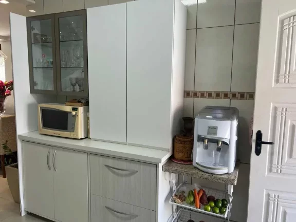 Imagem Sobrado mobiliado com 3 dormitórios sendo 1 suíte e 2 vagas de garagem em Balneário Piçarras