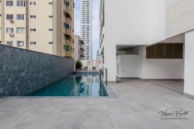 Imagem Apartamento 4 ou + dormitórios para Venda em Balneário Camboriú / SC no bairro Centro
