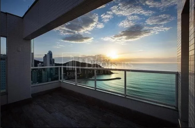 Imagem Cobertura com 3 suítes e 8 vagas de garagem