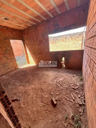 Imagem Casa padrão semiacabada à venda no bairro Lourdes em Uberaba