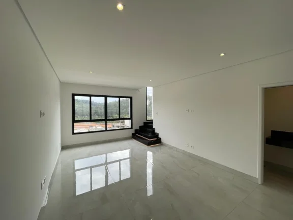 Imagem Casa em Cajamar com 3 Suítes, 4 Vagas e Piscina