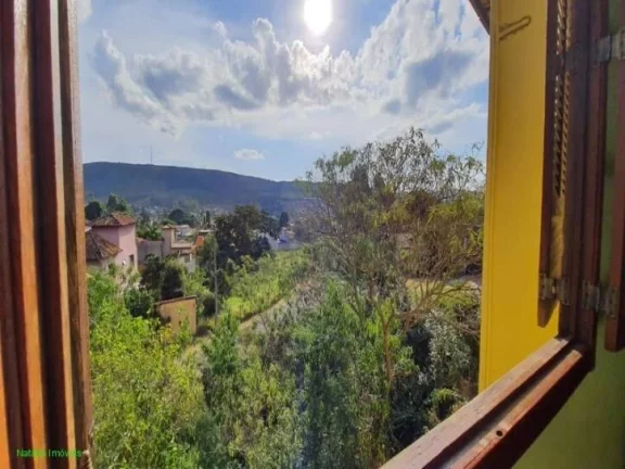 Imagem Linda casa, construção ecológica, com aquecimento solar.
Construção com menos de 10 anos.
área...