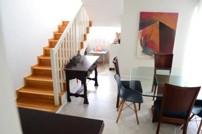Imagem CASA com 3 dormitórios à venda com 280m² por R$ 1.300.000,00 no bairro Pineville - PINHAIS / PR