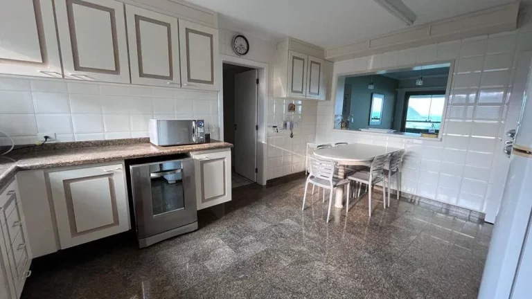Imagem Residência à Beira-Mar: Luxo e Conforto com Vista Panorâmica