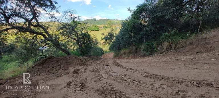 Imagem "Oportunidade única! Terreno em declive com vista deslumbrante e infraestrutura completa em condomínio de chácaras com portaria 24 horas"