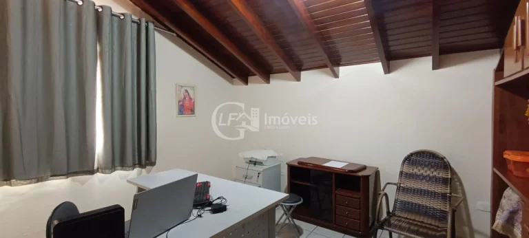 Imagem Oportunidade Única! Terreno Amplo com Casa Completa e Sofisticada