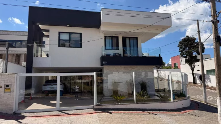 DESIGN, TECNOLOGIA E SOFISTICAÇÃO EM UM ÚNICO IMÓVEL!  