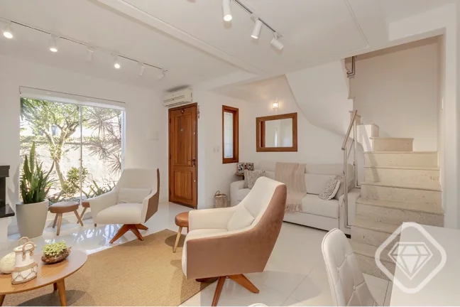 Imagem Casa de condomínio com charme, conforto e excelente padrão no bairro Ipanema

Esta residência de ...