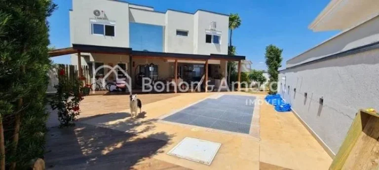 Imagem Linda casa à venda em Valinhos/SP, em condomínio fechado, com 4 quartos, piscina e ar condicionado...