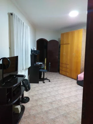 Imagem Sobrado a Venda com Área Construída 259 m² com Terreno de 125 m² com 3 Dormitórios sendo 1 suíte, 1 Banheiros e 3 Vagas!