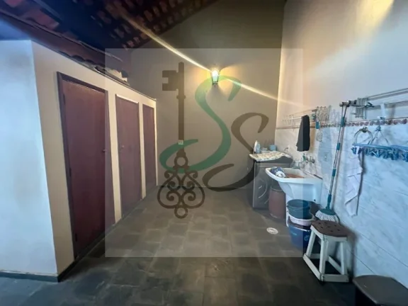 Imagem Venda de casa em bolsão no Parque das Universidades, Campinas. Casa com 4 dormitórios sendo 2 suítes, sala de estar, sala de jantar, jardim de inver