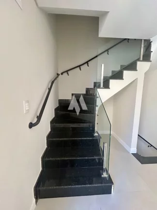 Imagem Casa à venda com 2 dormitórios e Acabamento Requintado no bairro da Ponta da Praia em Santos/SP
