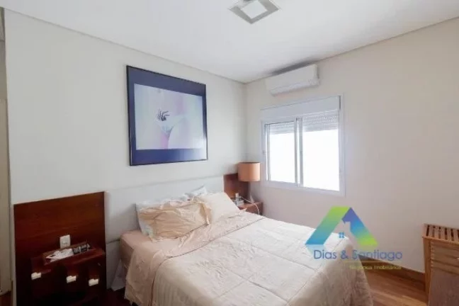 Imagem Sobrado com 3 Quartos e 3 banheiros à Venda, 196 m² por R$ 2.180.000