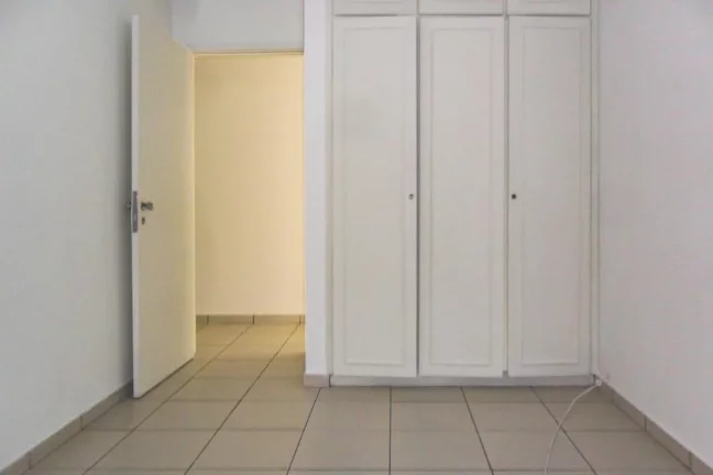 Imagem PITANGUEIRAS- UMA QUADRA DA PRAIA , LOCALIZAÇÃO ESPETACULAR , GARAGEM NO PRÉDIO.