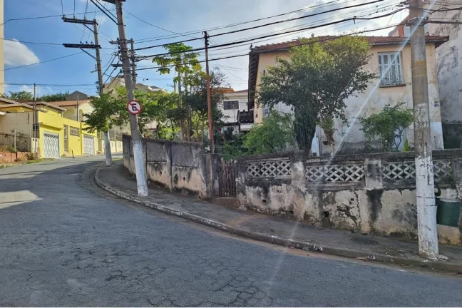 Imagem Terreno de Esquina com Excelente Localização – Perfeito para Investidores ou Projeto Residencial!