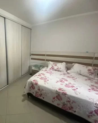 Imagem Casa com 3 dormitórios sendo 1 suíte com hidro e 2 vagas - Glória | Joinville/SC