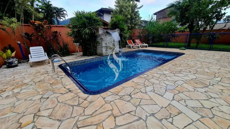 Casa Térrea em Condomínio à Venda no Horto Florestal - Ubatuba/SP.