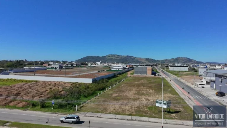 Imagem Terreno de Esquina 2.704m² à Venda no Bairro Recife