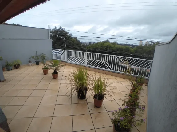 Imagem Casa à venda - Áre útil 210 m2 com 3 dormitórios sendo 1 suíte - 2 vagas - Bairro Cidade Jardim - Ju