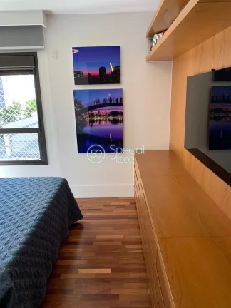 Imagem Lindo apartamento, 156 metros, 03 Suítes, 03 vagas de garagem, depósito. Muito amplo com bastante ...