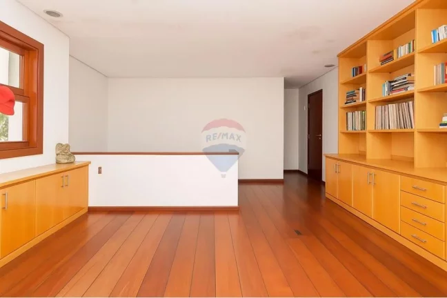 Imagem Casa com 4 suítes e 426 m² construídos, com piscina no melhor da Vila Ida