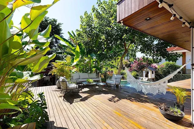Imagem Casa com 3 dormitórios sendo 2 suítes com jardim e piscina Praia de Taquaras, Balneário Camboriú SC