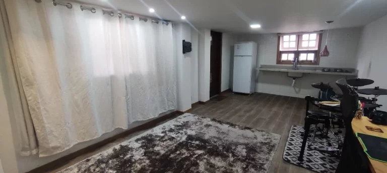Imagem Encantadora Casa com 3 Dormitórios em Albuquerque - Oportunidade Imperdível por R$ 510.000