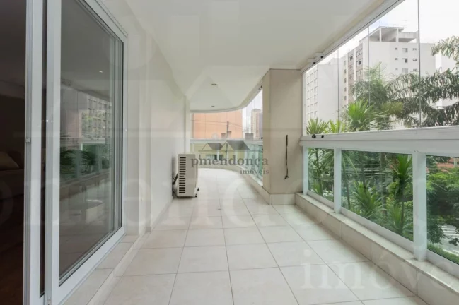 Imagem Apartamento de Alto Padrão na Rua Wanderley, 3 suítes e 4 vagas, 350m²