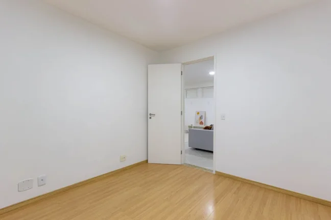 Imagem Apartamento Copacabana - 99M², 2 Dorms, 1 Suíte, 2 Vagas Demarcadas, Varanda, Piscina, Quadra, Salão de Festas e Jogos, Piscina, Academia, Playground.