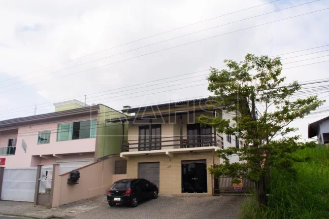 Imagem Excelente sobrado comercial e residencial, em rua pavimentada com vários comércios e fácil acesso...