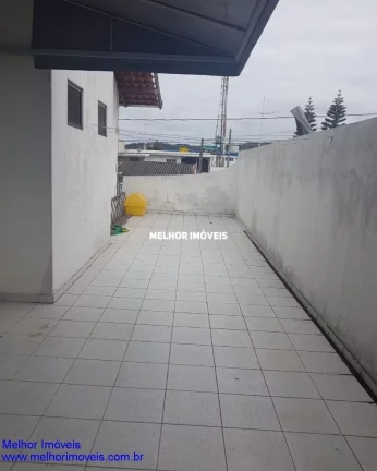 Imagem Casa à Venda com 05 Dormitórios sendo 01 Suíte, com Churrasqueira a Carvão, com Ampla Varanda, localizada no Centro em Balneário Camboriú.